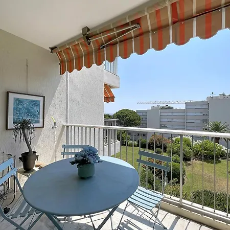 Apartment Juan Parc - 8 Couchages -2 Chambre-piscine Golfe-Juan